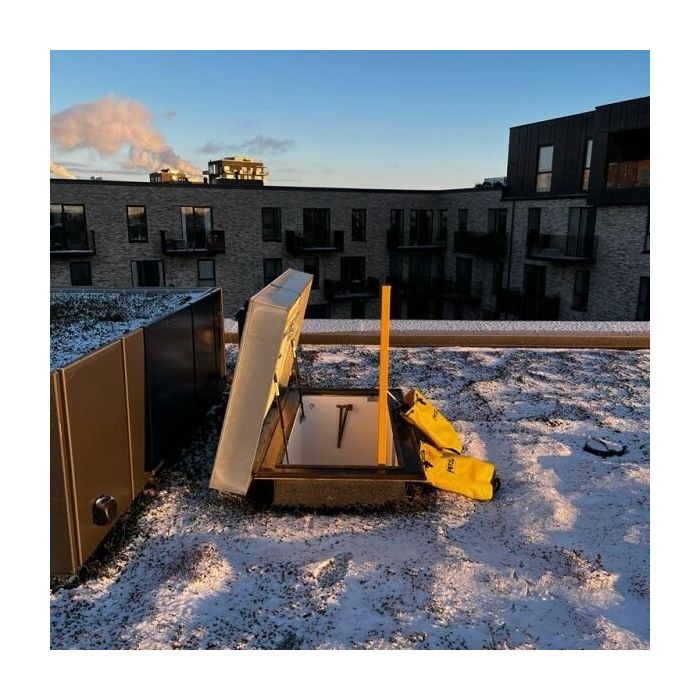 RVS handgreep geel gecoat, mechanisch borgbaar, inklapbaar – veilige instap via dakluik