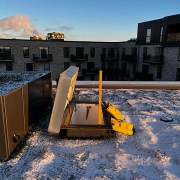 RVS handgreep geel gecoat, mechanisch borgbaar, inklapbaar – veilige instap via dakluik